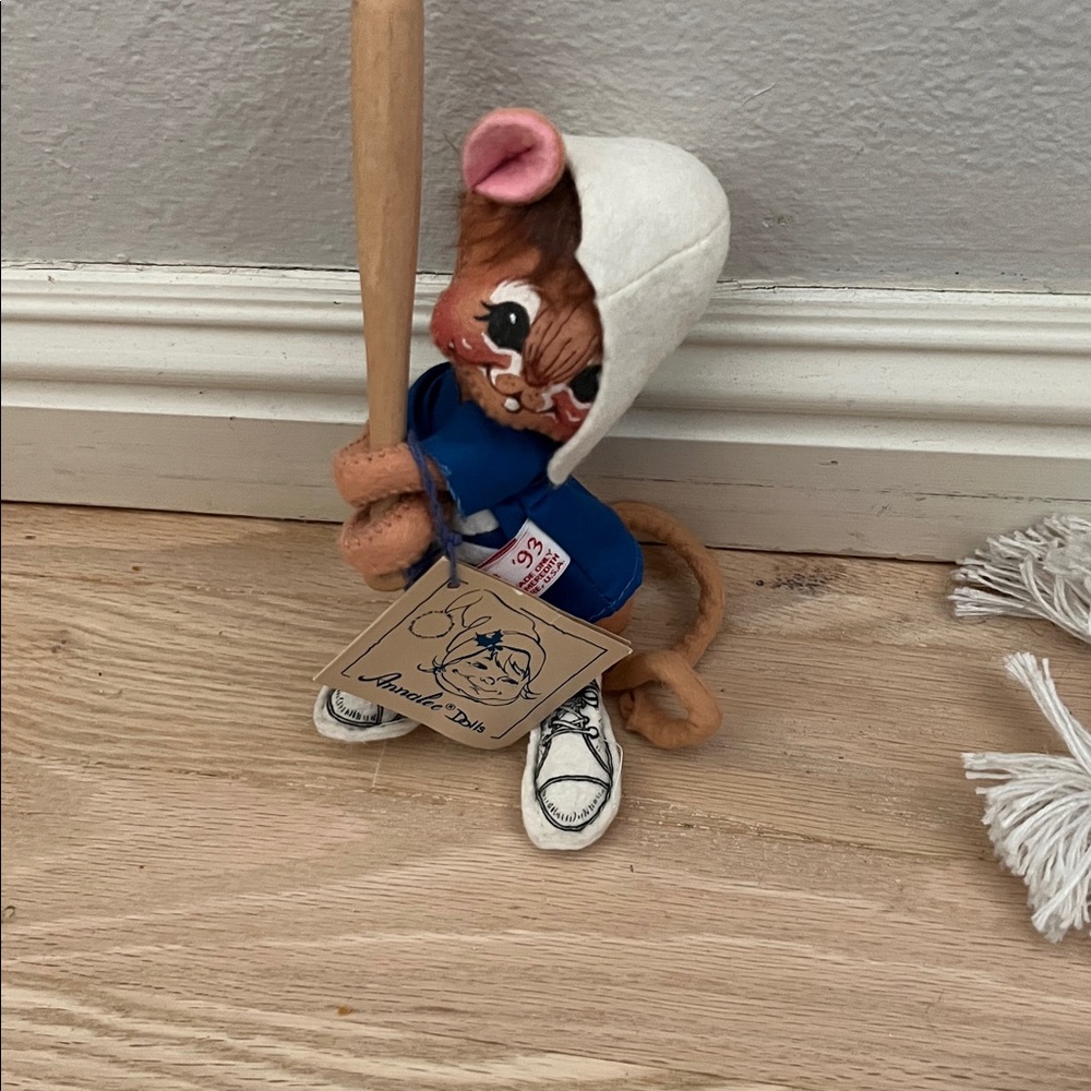 Annalee felt mouse playing baseball vintage 1993